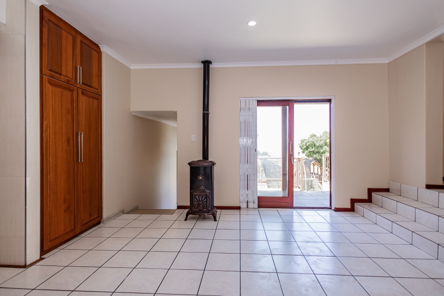 To Let 3 Bedroom Property for Rent in Loevenstein Western Cape